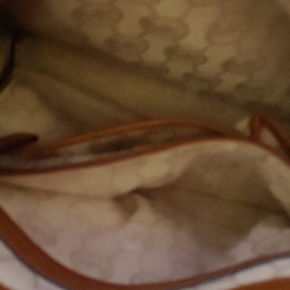 Micheal Kors Purse - Picture 6 of 8